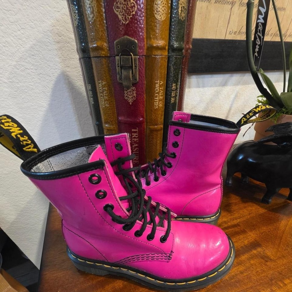 Dr martens pinkโ boots size 5 grunge goth streetwear skateboard